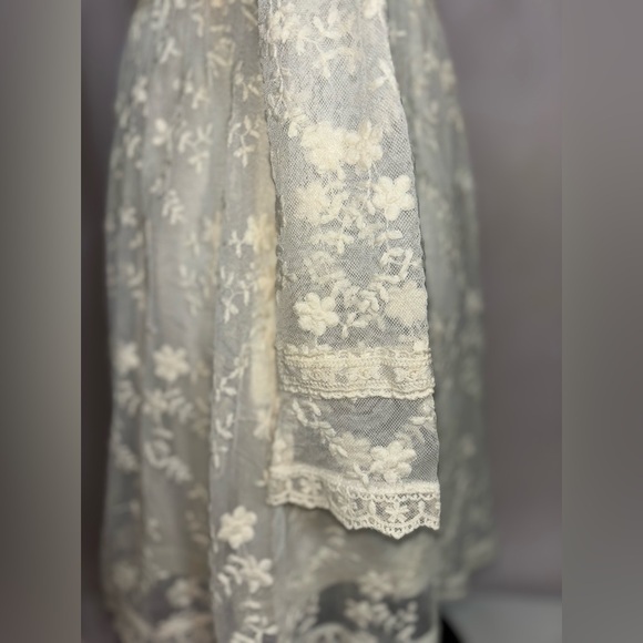 Cream lace dress with floral embroidery & long sleeves S - Picture 7 of 9